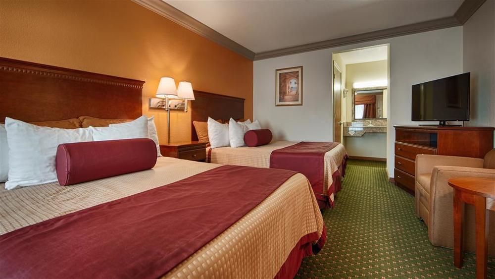 Cloverdale Wine Country Inn & Suites Room photo