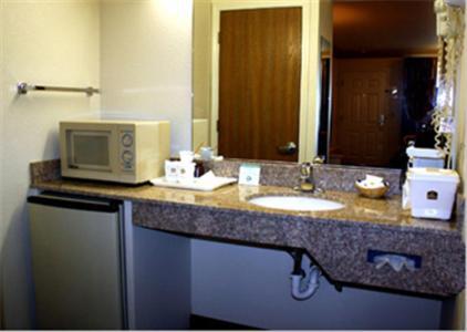 Cloverdale Wine Country Inn & Suites Room photo