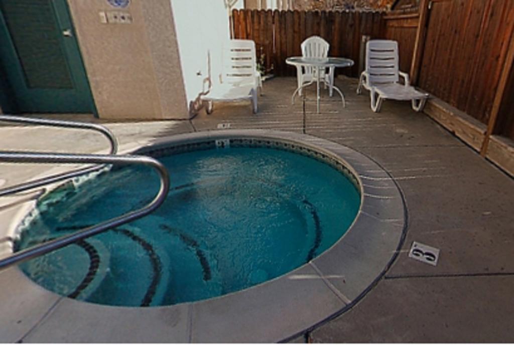 Cloverdale Wine Country Inn & Suites Exterior photo