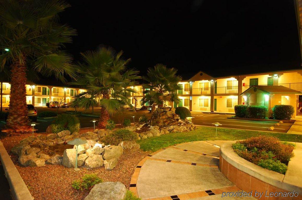 Cloverdale Wine Country Inn & Suites Exterior photo