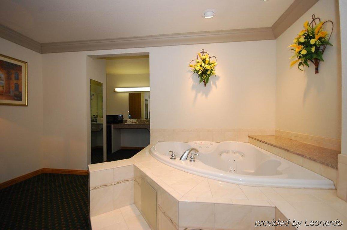 Cloverdale Wine Country Inn & Suites Room photo