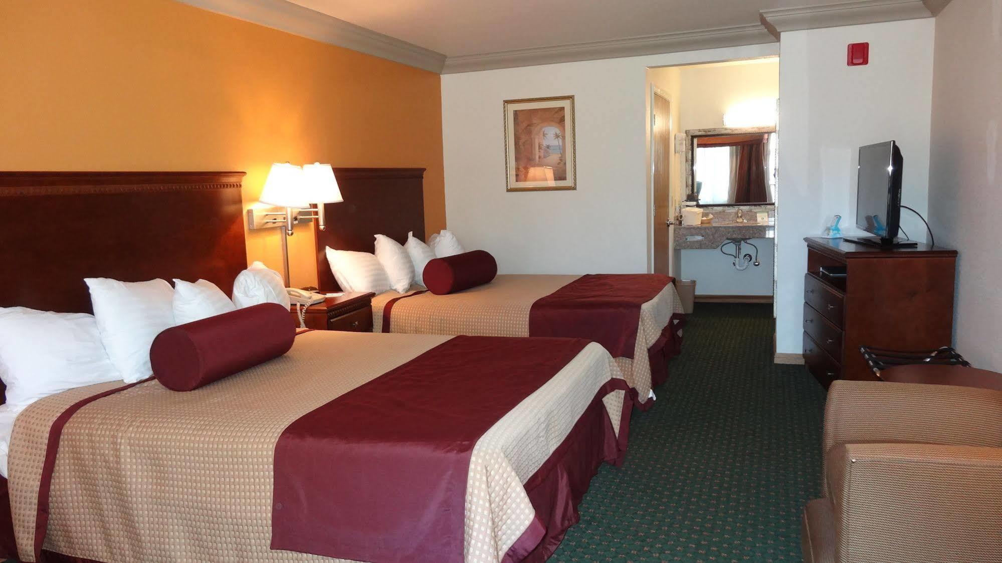 Cloverdale Wine Country Inn & Suites Exterior photo