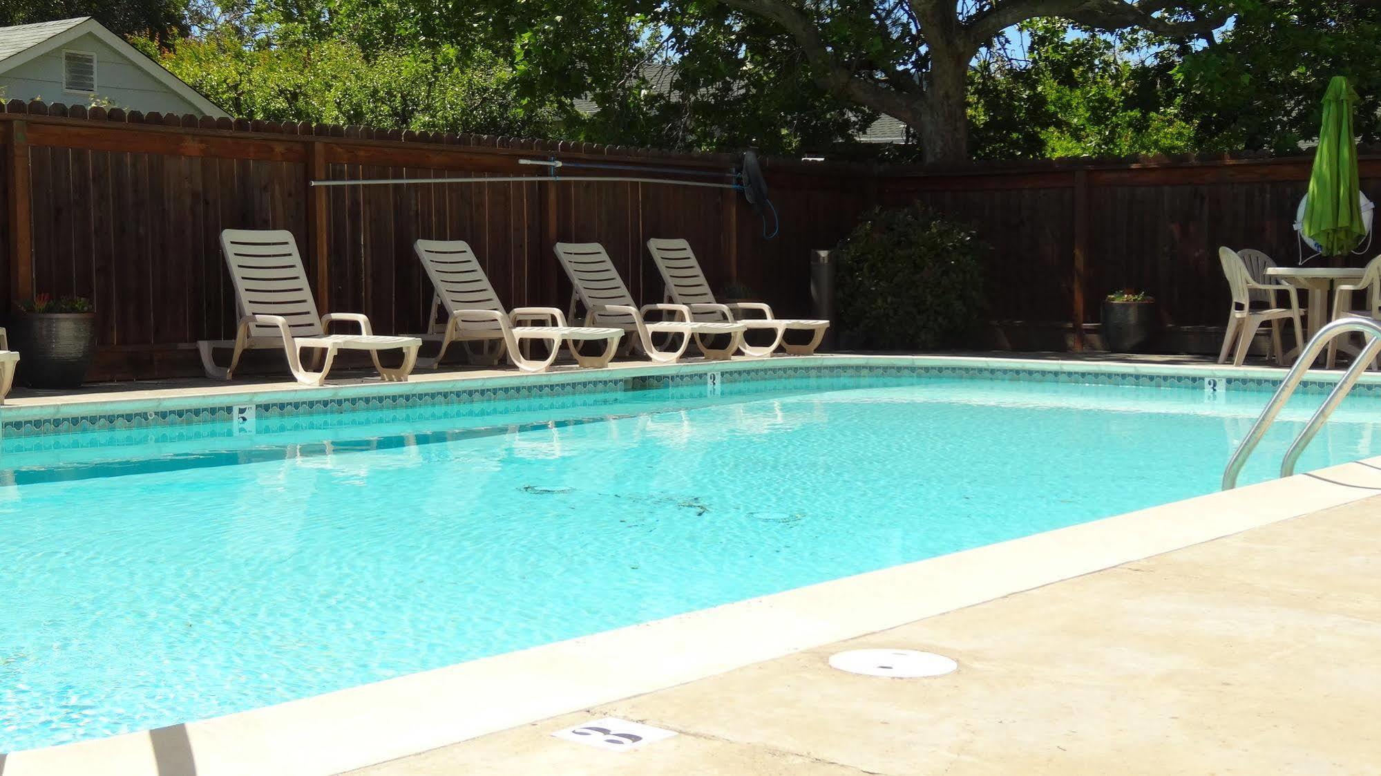 Cloverdale Wine Country Inn & Suites Exterior photo