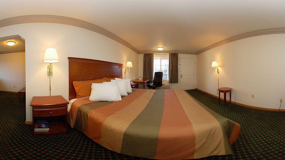 Cloverdale Wine Country Inn & Suites Exterior photo