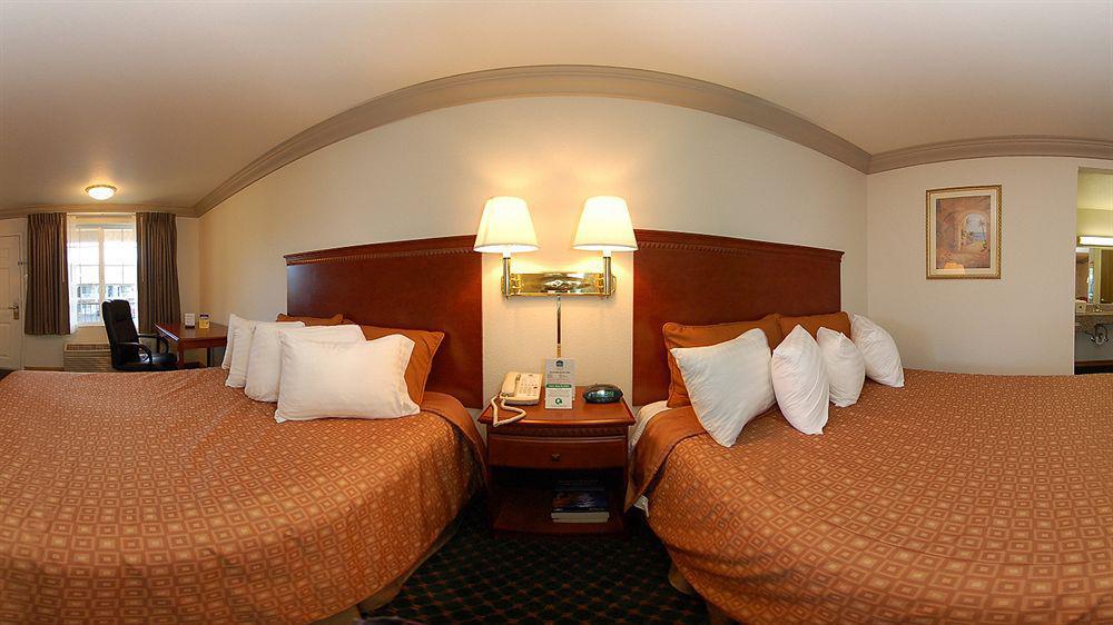 Cloverdale Wine Country Inn & Suites Exterior photo